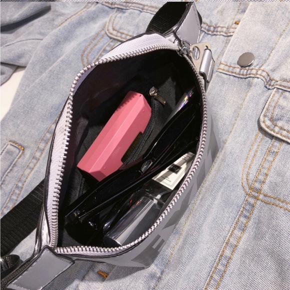 Quoted Waist Bag - Picture 3 of 4